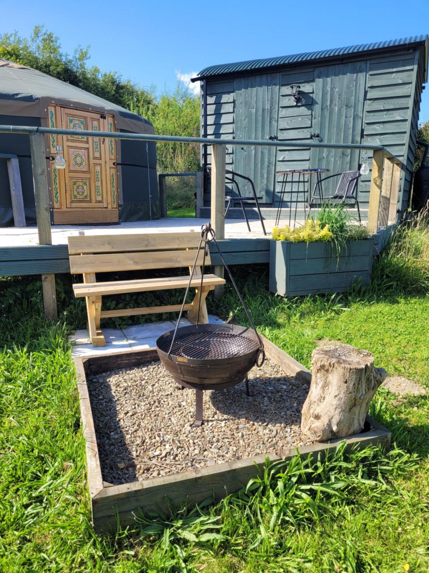 Go Eco Glamping Hotel Lampeter Exterior photo
